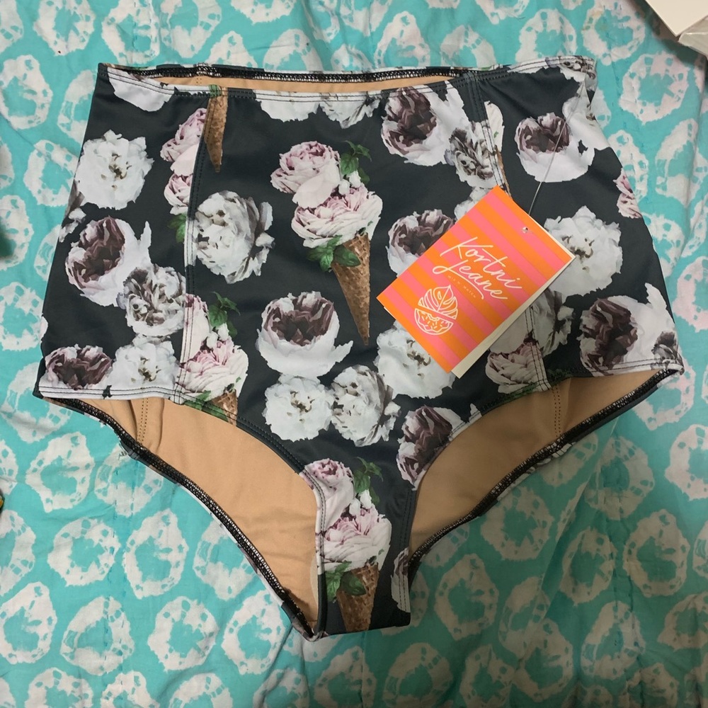 Medium Ice Cream Floral Regular High Waist